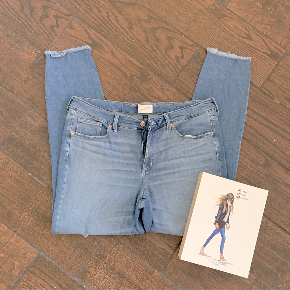 🌟NWOT🌟Universal Thread mid-rise distressed  skinny jeans SZ 14